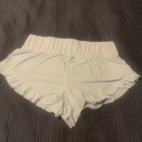 Short shorts - Picture 2 of 3